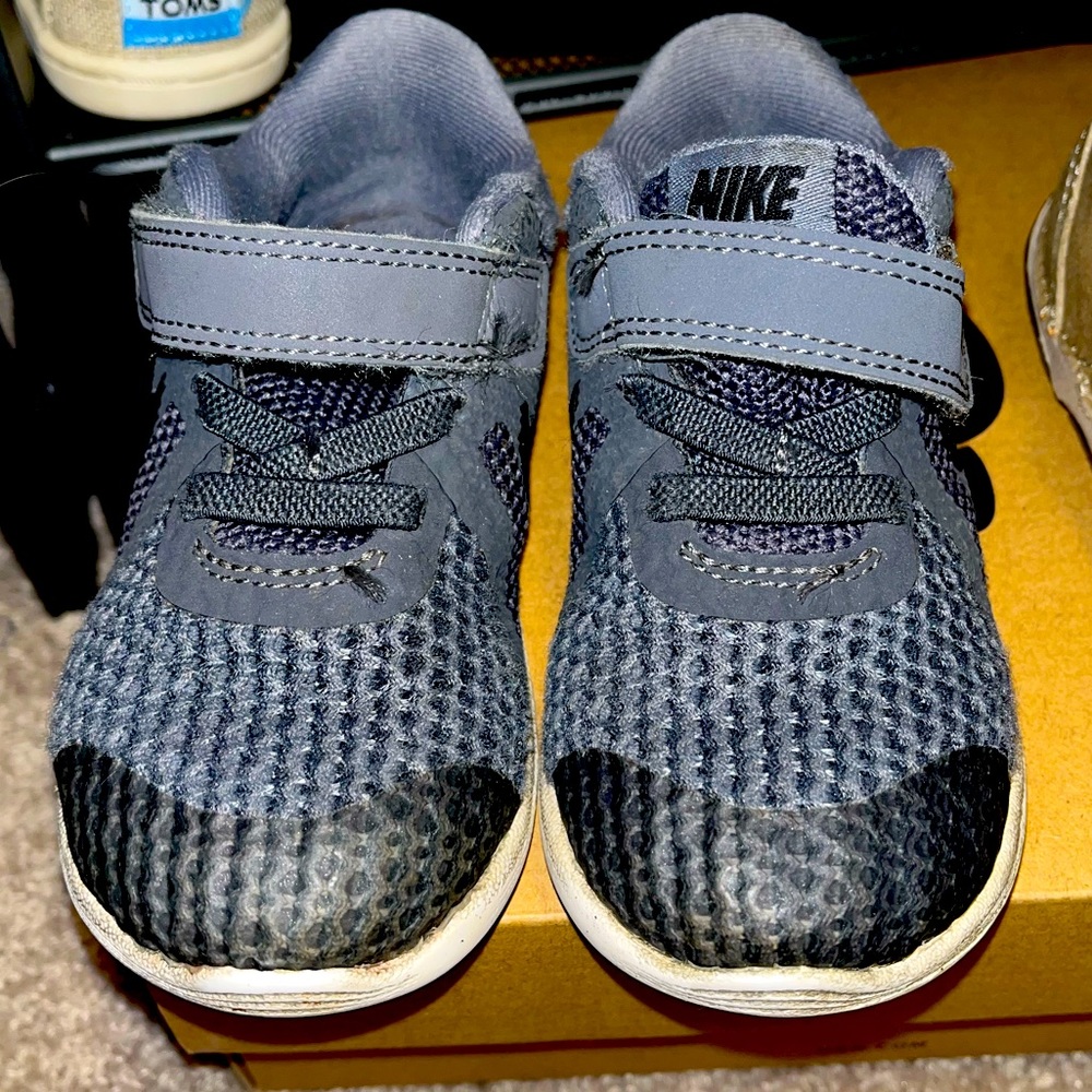 Nike toddler tennis shoes size 7C
